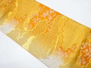 雲取りに草花模様織り出し 暈し 袋帯